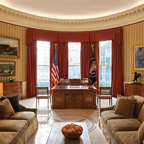 Trump Oval Office Decor - Spot The Change In President Trump S Oval ...