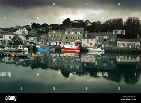 Fishing boats in Padstow harbour Stock Photo - Alamy