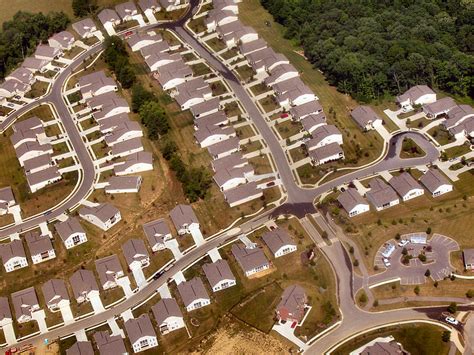 American Utopia: The Architecture and History of the Suburb | NEH ...