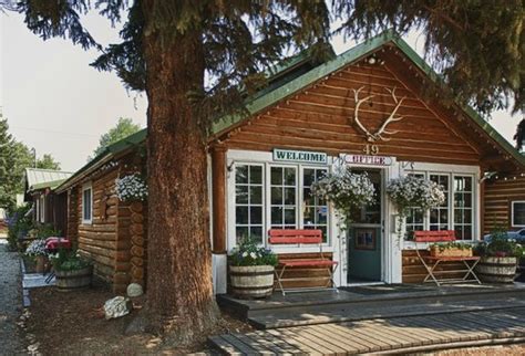 The Log Cabin Motel - UPDATED 2020 Prices, Reviews & Photos (Pinedale ...