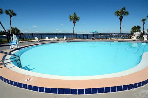 Quality Inn & Suites Gulf Breeze, FL - See Discounts