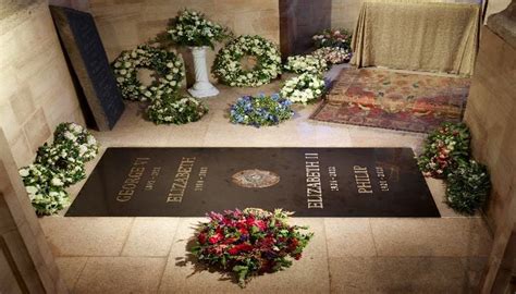 First picture of Queen Elizabeth’s grave revealed – Pakistan and The ...