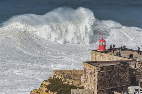 Découvrez les vagues géantes du Canyon Nord de Nazaré