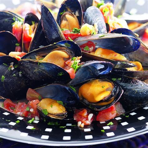 Steamed Mussels in Tomato Broth Recipe - EatingWell