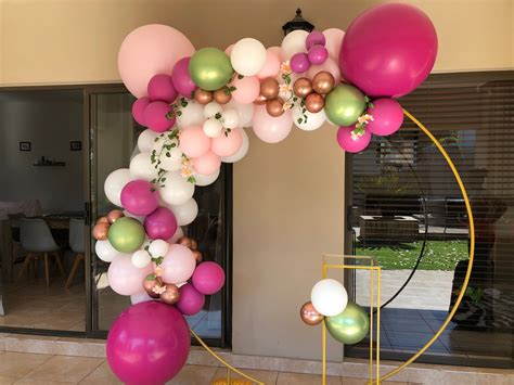 Balloon Arch Decor – No Name sign | Go Personal