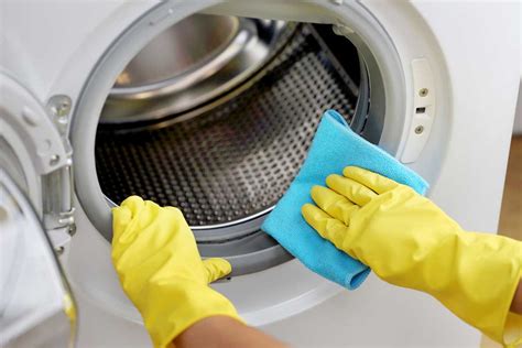 How to clean a washing machine | Cleanipedia UK