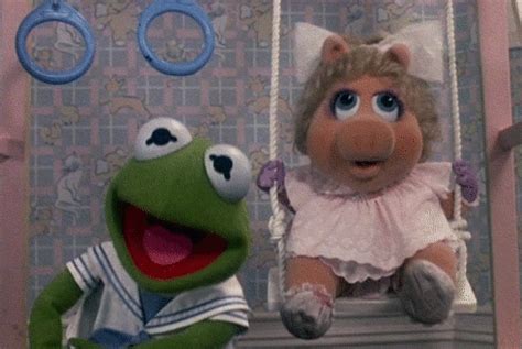 Miss Piggy And Kermit Gif