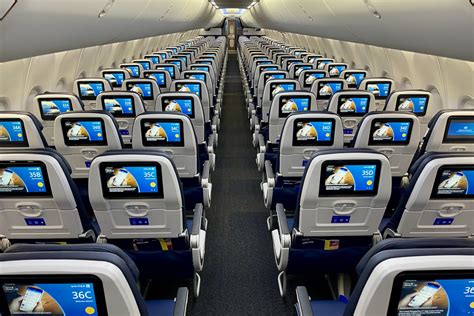 Where to sit: United’s Boeing 737 MAX 8 with the new signature interior