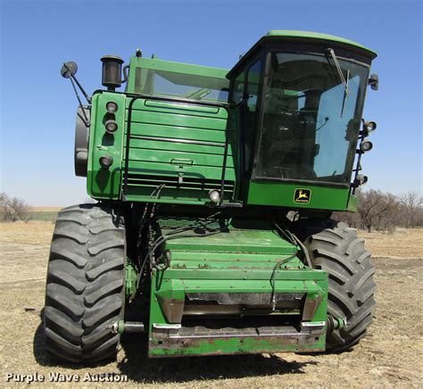 1987 John Deere 7720 combine in Hunter, KS | Item DD8744 sold | Purple Wave