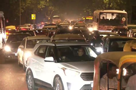 Delhi Witnesses Massive Traffic Jam Amid Dussehra Celebrations ...