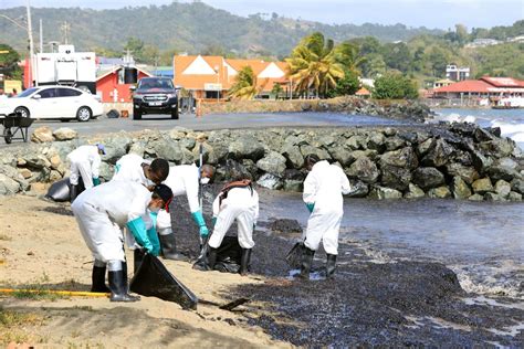 Tobago oil spill caused by sunken boat worsens - Trinidad Guardian