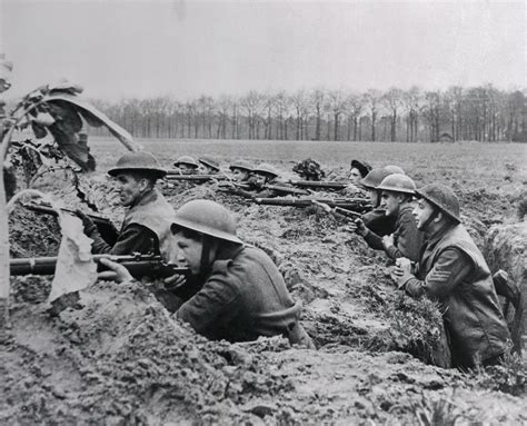 british-soldiers-fighting-in-trenches - World War I: Trench Warfare ...