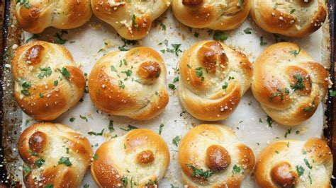 Garlic Knot Challah Rolls Recipe | The Nosher