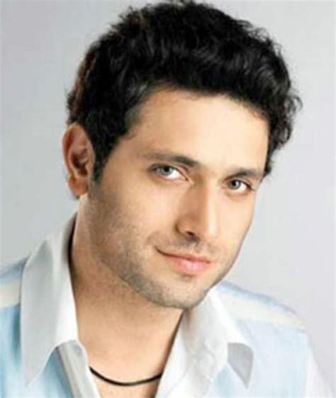 Shiney Ahuja – Movies, Bio and Lists on MUBI