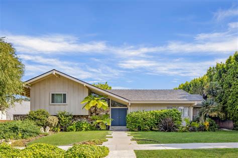 Iconic 'Brady Bunch' house sold to new owner 4 years after renovation ...