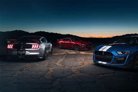 Nowy Ford Shelby Mustang GT500 - porównanie z poprzednikami i GT350R