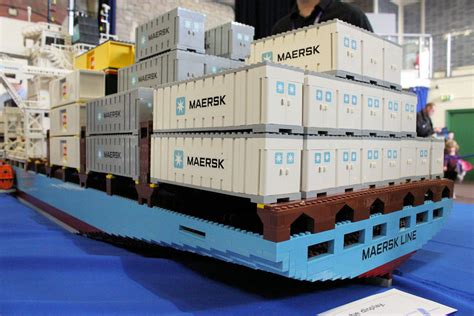 DeToyz: Lego 10241 Lego Maersk Ship