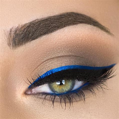 electric blue + black winged double liner + blue on the lower waterline ...