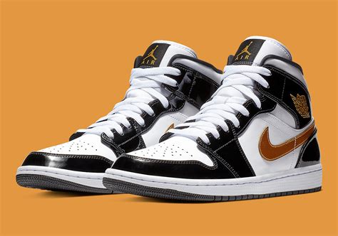 Air Jordan 1 Mid SE Black Gold 852542-007 | SneakerNews.com - Oxtero