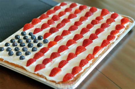 Super Simple American Flag Sugar Cookie Cake - A Fourth of July Dessert