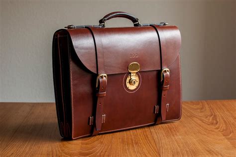 Andersen leather : Classic English Briefcase with an accordion gusset