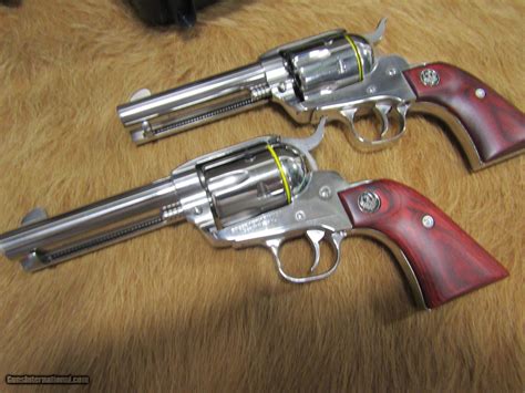 Ruger Vaquero 357 Magnum SS 4 5/8” a Pair