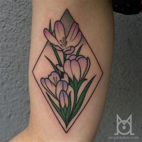 crocus | Tatouage fleur, Portrait, Tatouage