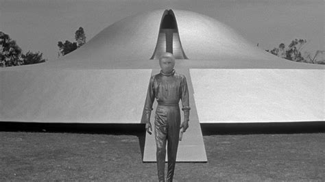 The Day the Earth Stood Still (1951) : r/CineShots