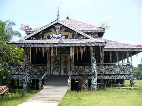 Ini 5 Rumah Adat di Kalimantan Timur, Arsitektur Dayak & Melayu ...