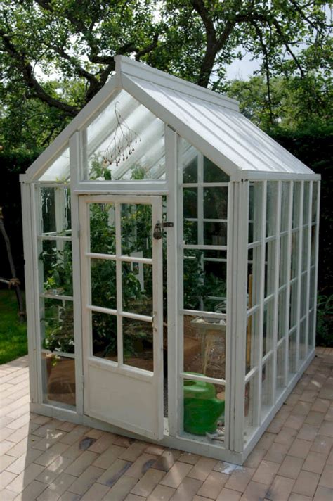 30 Beautiful Backyard Garden Design With Small Greenhouse Ideas ...