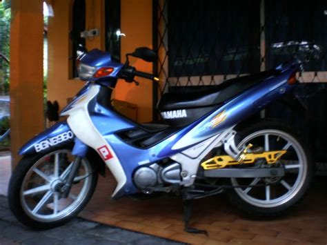 East Biker Story: Standard yamaha 125z Specs.