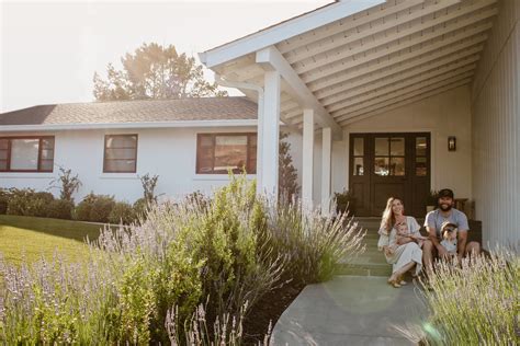 Stylish and Family-Friendly Ranch House Landscaping in Burlingame, CA ...