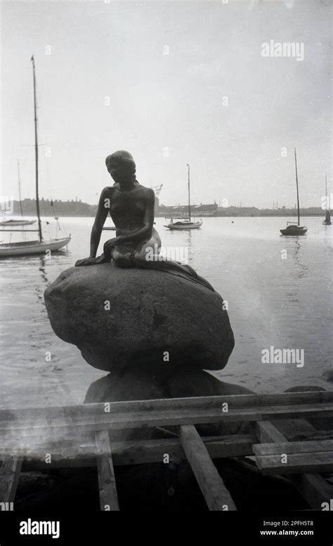 Mermaid copenhagen vandalism hi-res stock photography and images - Alamy