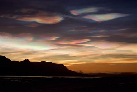 A magnificent display of polar stratospheric clouds above Sauðárkrókur ...