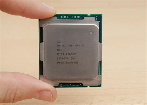 Intel Core i9-10980XE Review: Better Than AMD’s Ryzen 9 3950X?