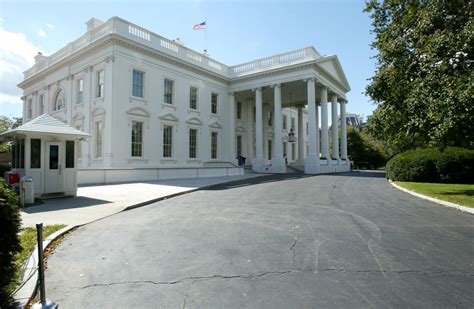 10 Facts About The White House Move In - How New Presidents Move Into ...