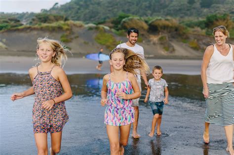 Storie di sesso della spiaggia della famiglia - Foto di donne