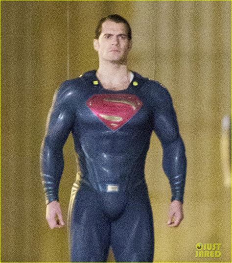 Henry Cavill Hangs in the Air in His Superman Costume in Chicago: Photo ...