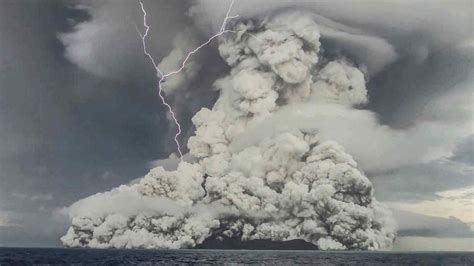 Tonga 2022 eruption triggered the most intense lightning storm ever ...