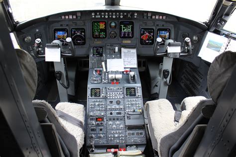 Full CRJ 200 Cockpit | JD | Flickr