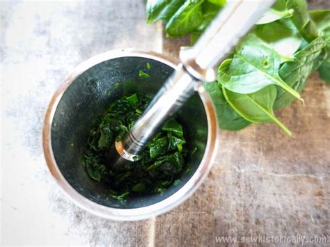 Natural Green Food Coloring - Fresh Spinach Leaves - Sew Historically