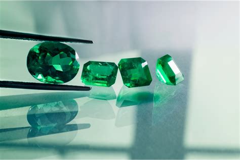 Jade vs. Emerald: What Are The Differences? - BIRON® Gems