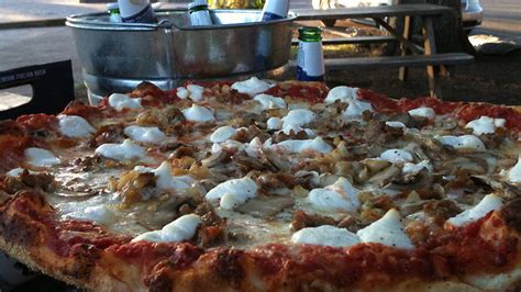 Little Deli & Pizzeria | Restaurants in Crestview, Austin