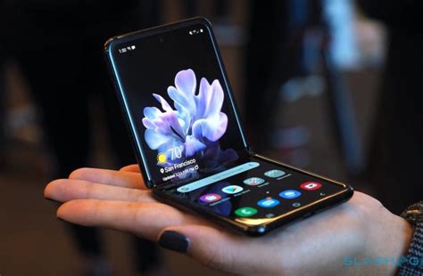 Samsung’s new folding phone has a screen that bends in half — it ...