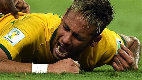 Neymar face of pain, after his vertebra fracture injury, in the World ...