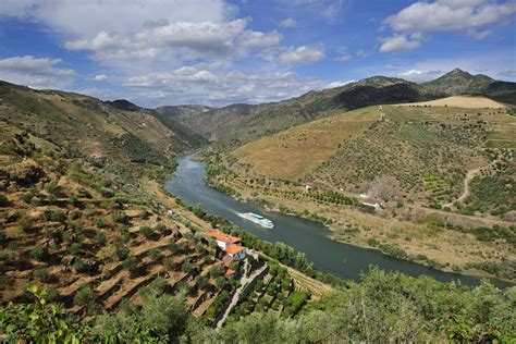 The Top 12 Things to Do in the Douro Valley