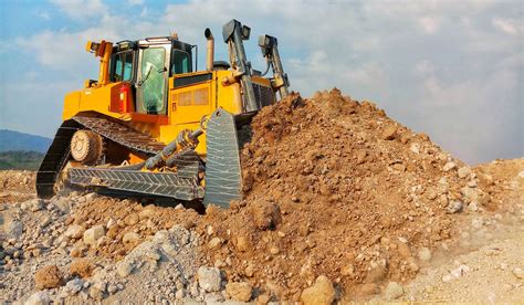 Dozer ‘sixth sense’ key to safe, effective work - InvestMETS