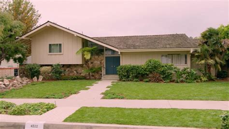 1st look at the newly-renovated Brady Bunch house | GMA