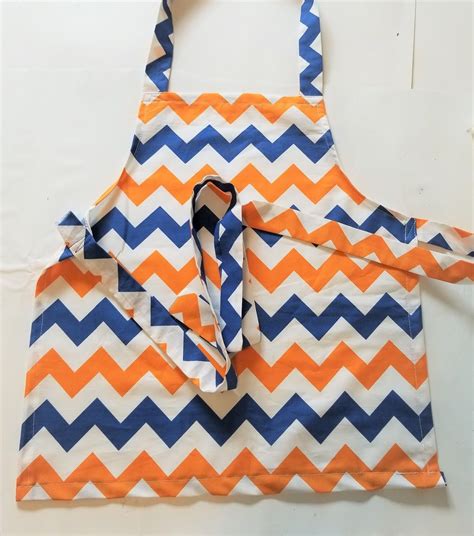 Kids Apron Tutorial & Free Pattern | Child apron pattern, Kids apron ...