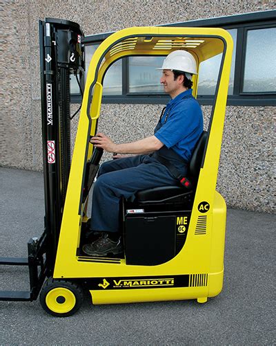 the world s smallest electric forklift trucks by V. Mariotti